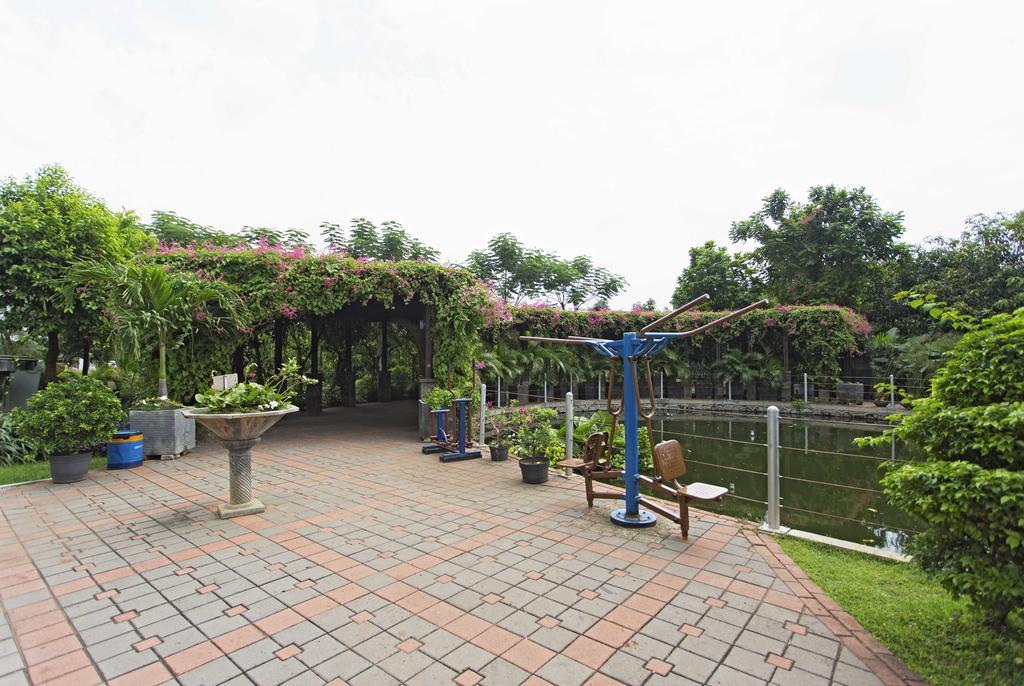 Reddoorz Apartment @ Green Pramuka Jacarta Exterior foto