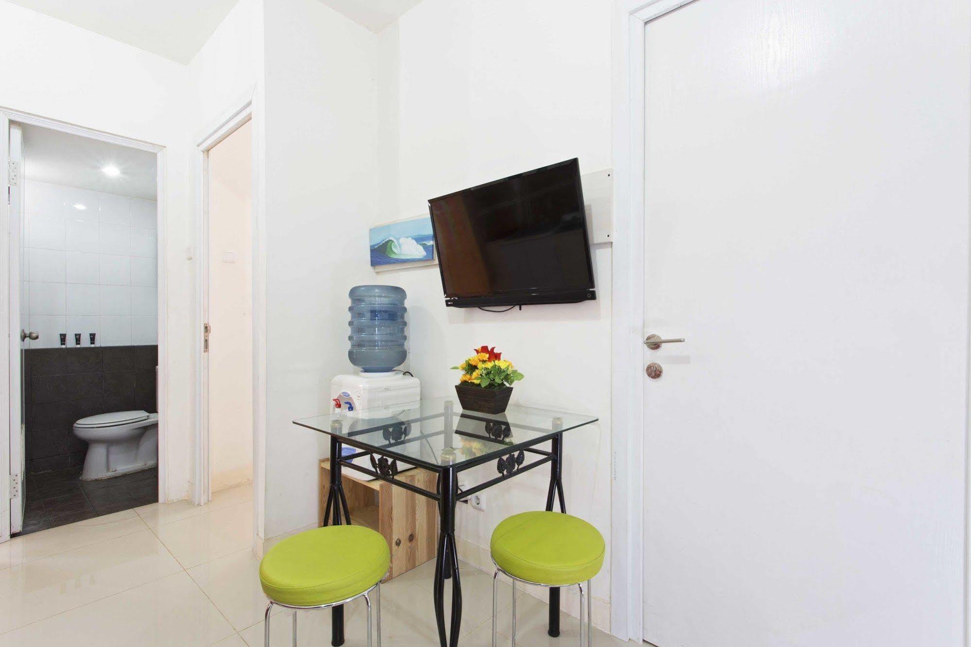 Reddoorz Apartment @ Green Pramuka Jacarta Exterior foto